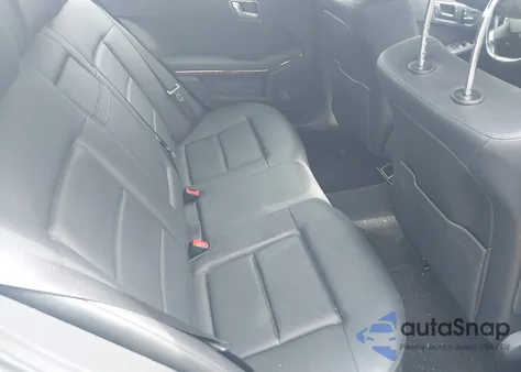 2010 Mercedes-Benz E 350 4Matic z USA, uszkodzony, nr VIN WDDHF8HB2AA244482